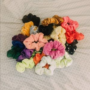 FREE SCRUNCHY ✩ ✩ ✩